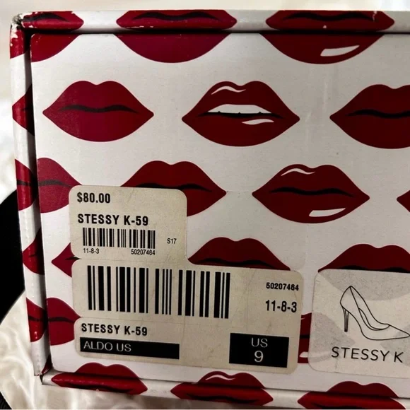 Aldo Red Lips Patterned Heels size 9, run 8.5 - Picture 4 of 7